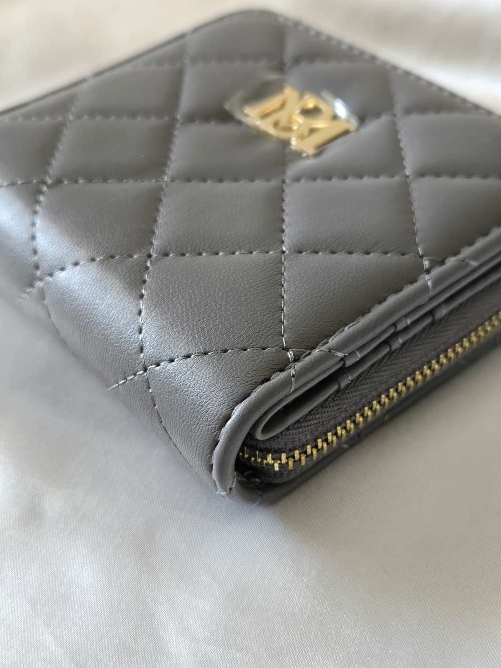 Badgley Mischka NWT Gray Quilted Zip Wallet with Gold Tone Logo - Picture 6 of 9